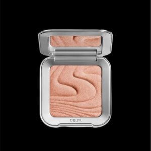 r. e. m. BEAUTY Interstellar Highlighter Topper Miss Saturn REM Dewy Powder NEW